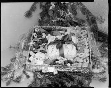 Holiday pastry gift