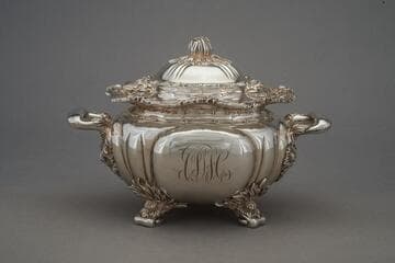 Covered sugar bowl