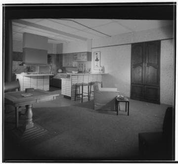 Decorators show